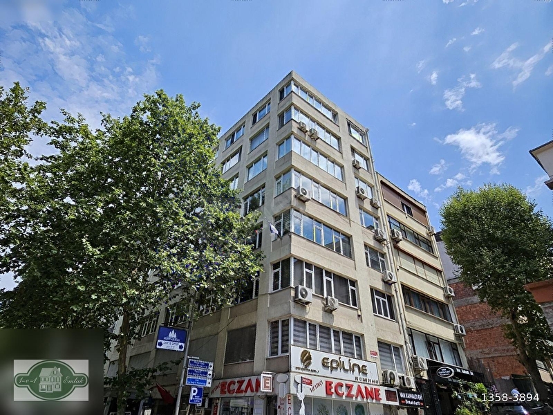 Valikonağı Caddesi Üzeri Köşe Binada Geniş Daire