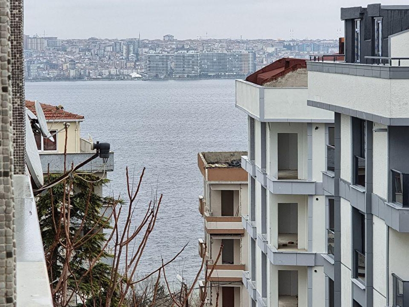 Avcilar  gümüşpala  mahalesi̇n de  satilik 3+1 dai̇re