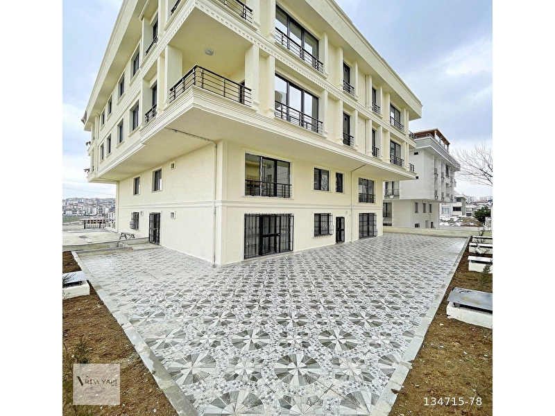 Ri̇va yapi' beyli̇kdüzü kavakli mah. merkezi̇ konumda 2+1 100m2 geni̇ş dai̇re!!!