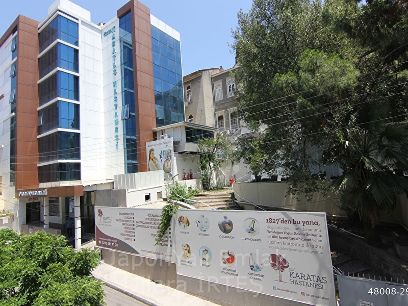 Karataş’ta yeni̇ bi̇na otoparkli eşyali ki̇ralik dai̇re