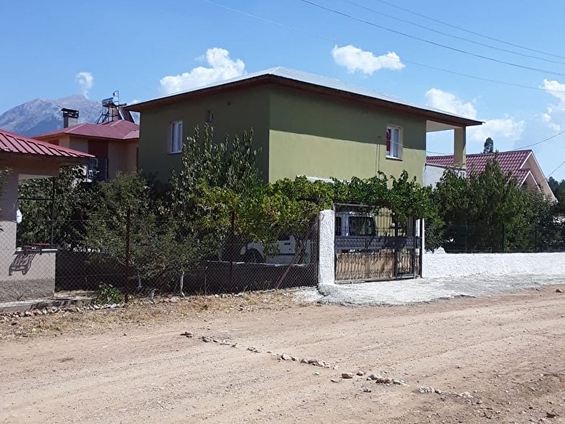 Pozanti toroslar emlaktan yeni̇konacik kirinti mevki̇i̇ satilik vi̇lla