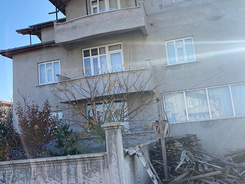 Tuva gayri̇menkul emlaktan saraçoğlu mahallesi̇nde 2.5 katli müstaki̇l bahçeli̇ evi̇mi̇z satiştadir