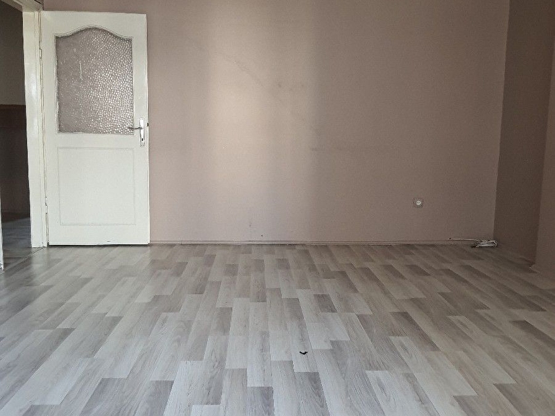 Metrobüse 5dk yürüme mesafesi̇nde ki̇ralik 2+1dai̇re
