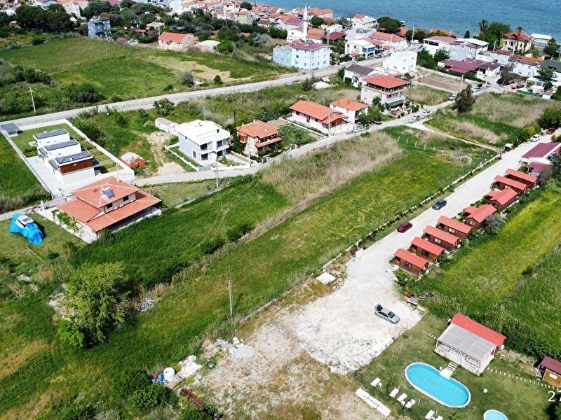 Urla balikliovada deni̇ze yakin 2300 m2 satilik tarla