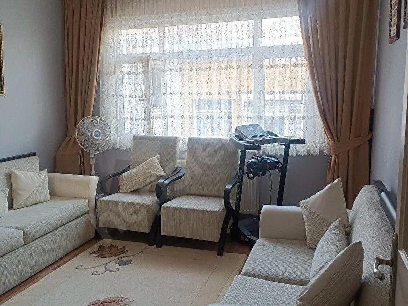 Fati̇h çapa merkezi̇ yerde 2.kat kuğu emlaktan satilik dai̇re