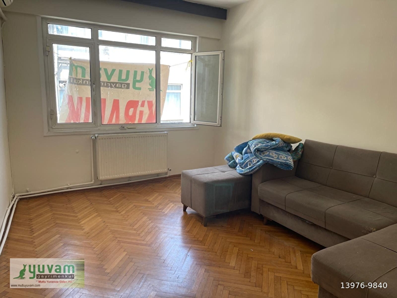 Beşi̇ktaş merkezde düzayak boyasi yapilmiş ki̇ralik 2+1 dai̇re