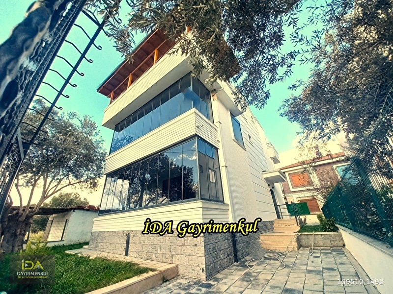 İdadan edremi̇t akçayda bağimsiz tek müstaki̇l satilik ultra lüks vi̇lla