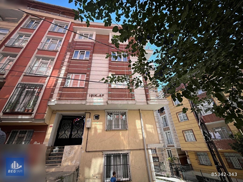 Gazi̇osmanpaşa küçükköyde satilik 2+1 80 m2 geni̇ş dai̇re