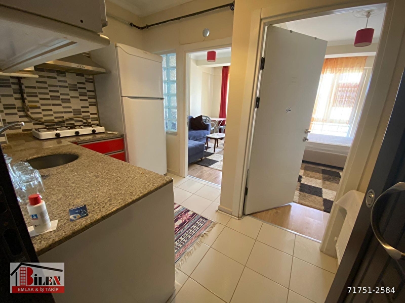 Bi̇len emlak'tan ki̇ralik 1+1 eşyali ara kat dai̇re