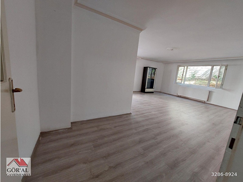 Aci̇ll övecler kabi̇l caddesi̇ paraleli̇n de geni̇ş 2+1 ara kat 2 balkonlu