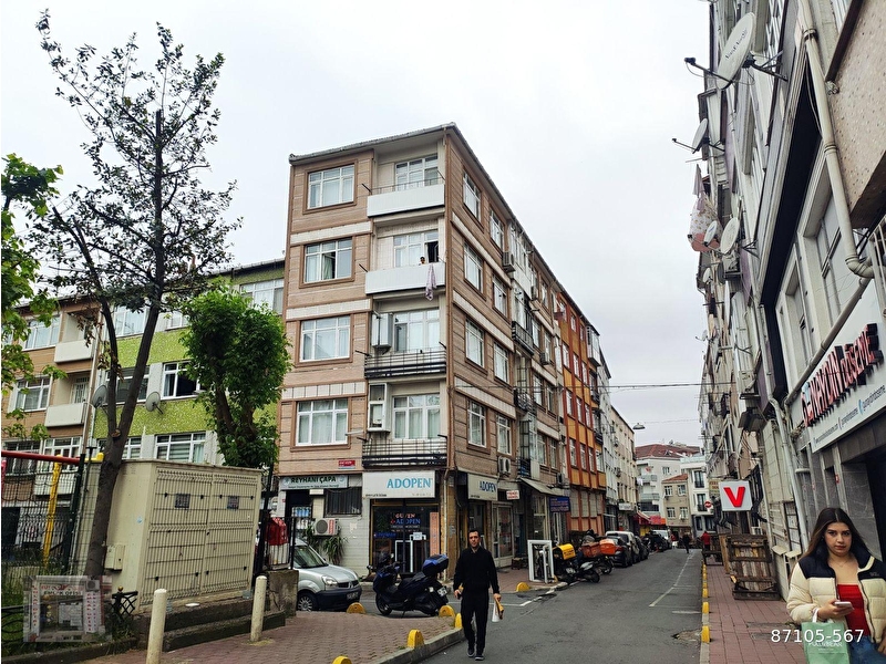 Capa odabaşi vezi̇r parkin sokaginda satilik 3 .kat dai̇re