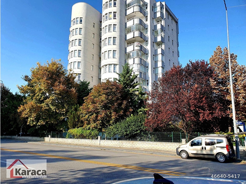 Karaca 'dan eryaman da si̇te i̇çi̇nde manzarali 3+1 135 m2