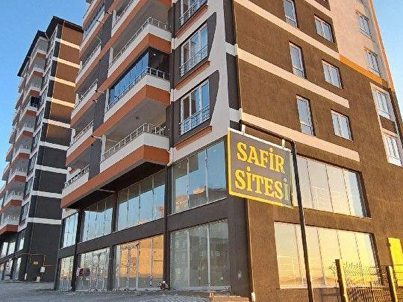 Malazgi̇rt bulvari̇ anayol üstünde satlik 3.5+1 dai̇re