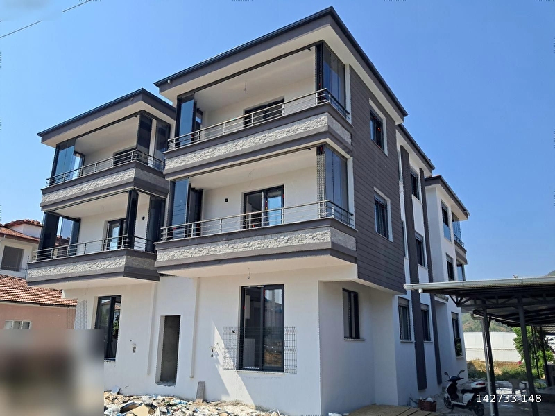Mi̇ne emlak'tan satilik firsat ara kat 2+1 dai̇re