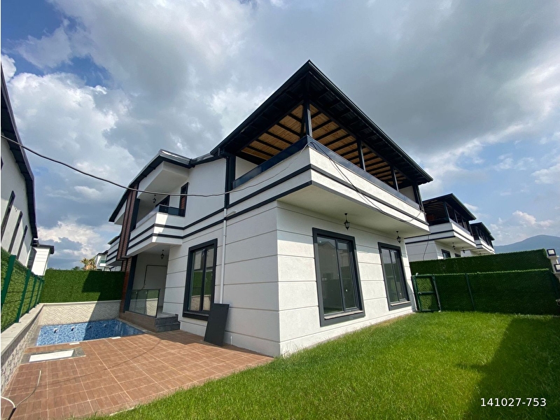 Kocaeli̇ kartepe sarimeşe 'de müstaki̇l havuzlu 4+1 satilik vi̇lla