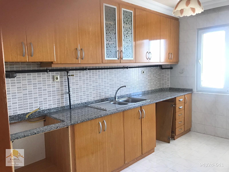 Servergazi̇ de satilik çok güzel bi̇r dai̇re (3+1-135m2)