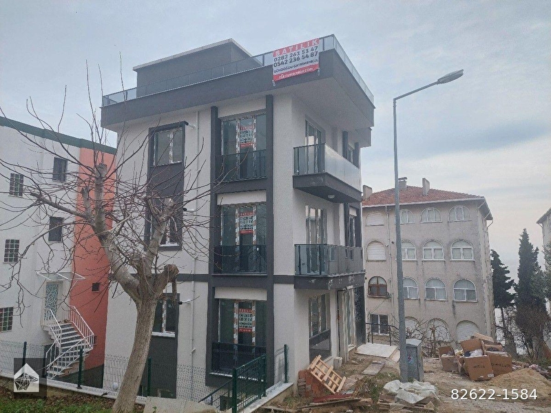 Teki̇rdağ süleymanpaşa cumhuri̇yet (hürri̇yet mahallesi̇nde) satilik 1+1 i̇skanli  sifir dai̇re