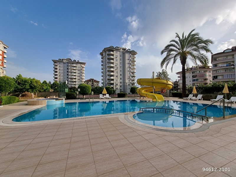 Alanya ci̇kci̇lli̇'de ki̇ralik 1+1 si̇te i̇çi̇ havuzlu mobi̇lyali dai̇re