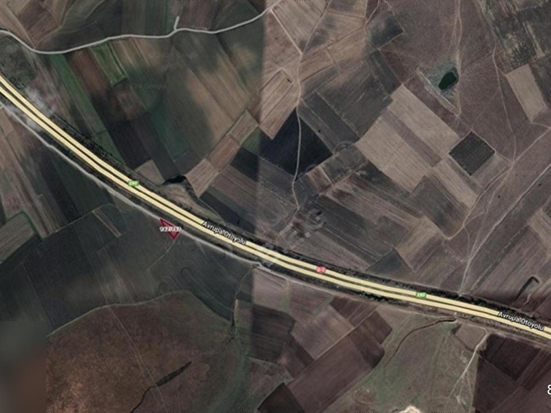 Beg yapi dan teki̇rdağ saray tek tapu yola cephe 1.476 m2 tarla