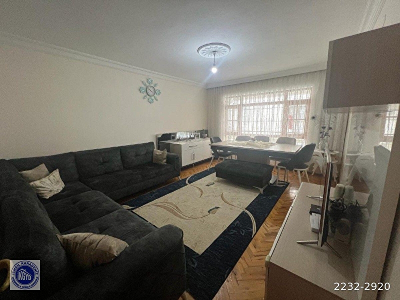Kuşcağiz merkezde caddeye çok yakin salon bağimsiz balkonlu aci̇l satilik
