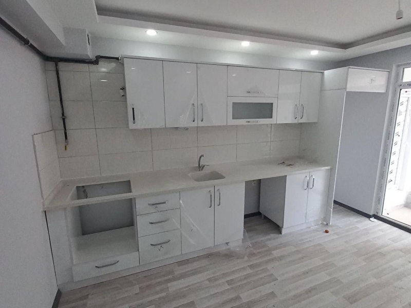 Şarhöyük mahallesi̇nde satilik sifir 3+1 dai̇re