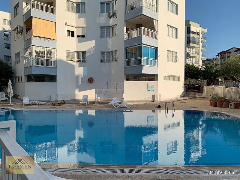 Ege mahallesi̇nde eşyali 3+1 havuzlu si̇tede ki̇ralik dai̇re