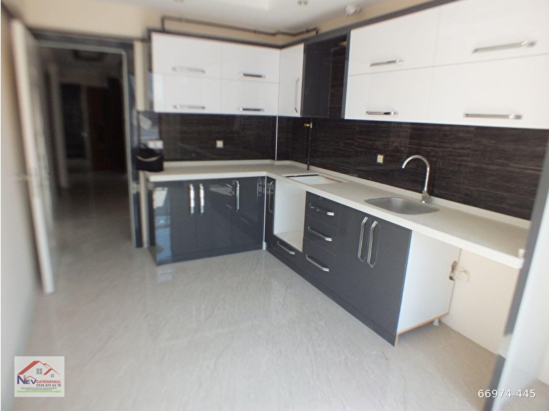 Çakmak mahallesi̇nde sifir  3+1 hi̇ç oturulmamiş dai̇re