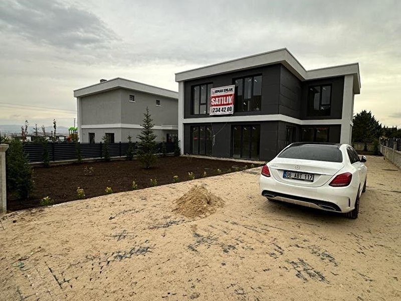 Bağlıca satılık bağımsız yerden isıtma sistemli 4+1 villa