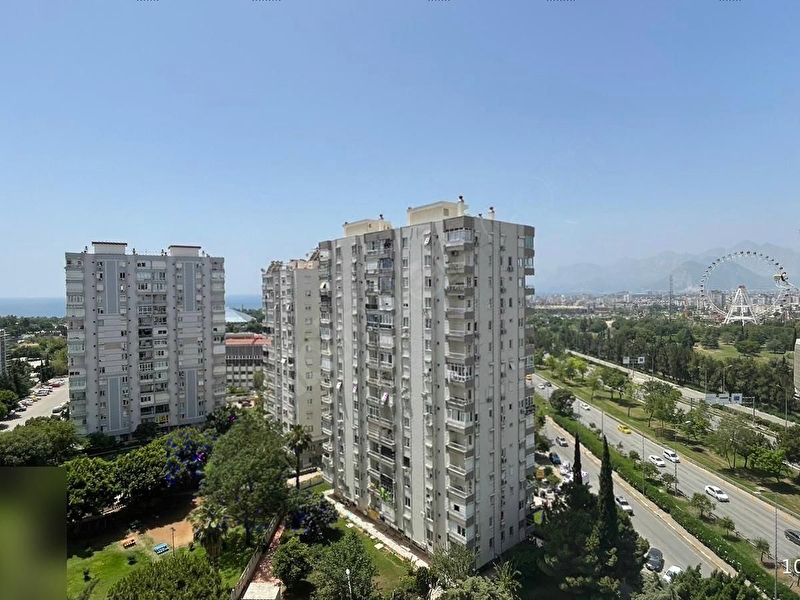 Meltem'de kısmi deniz manzaralı satılık 3+1 lüx daire