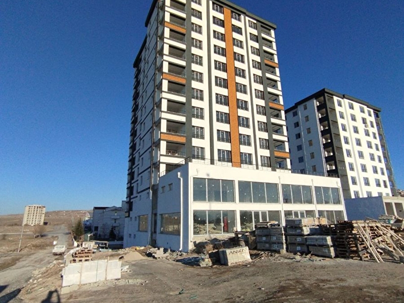 Arslan gyo dan mi̇msi̇n de cadde üzeri̇ 3+1 sifir lüks dai̇re