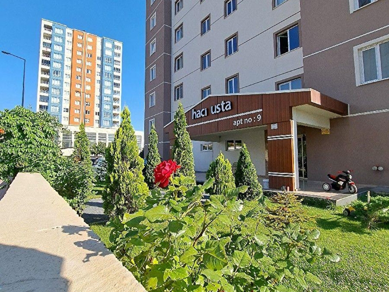 Anayol üstü gaffar okkan bulvari̇ üzeri satlik büyük terasli özel dai̇re