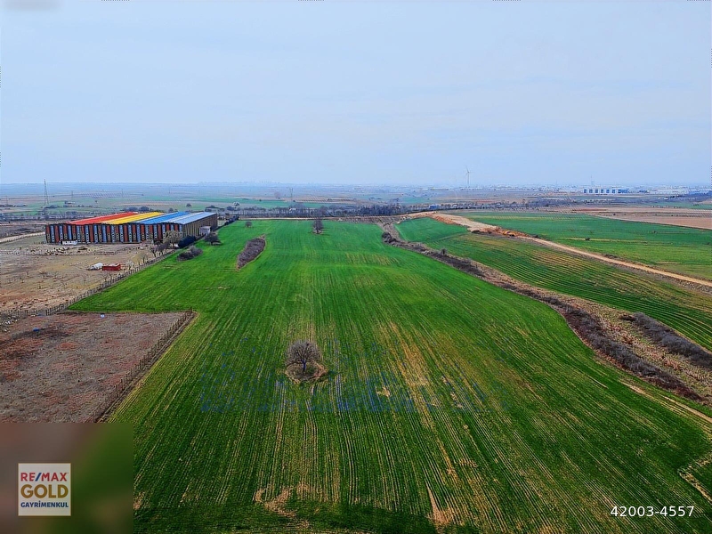 Veli̇köy osb satilik otoyol cephe 74596m2 sanayi̇ arsasi