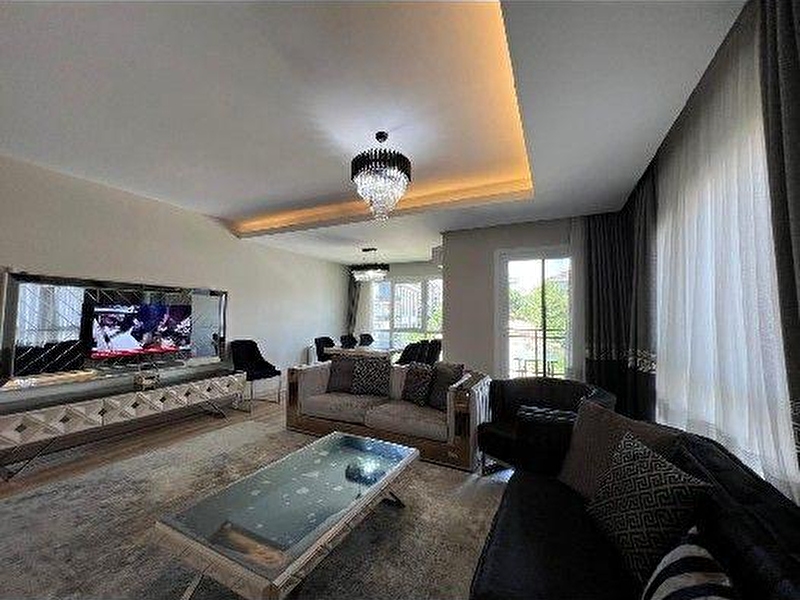 Beylikdüzü kavaklı'da site içerisinde 3+1 full eşyalı lüks kiralık daire