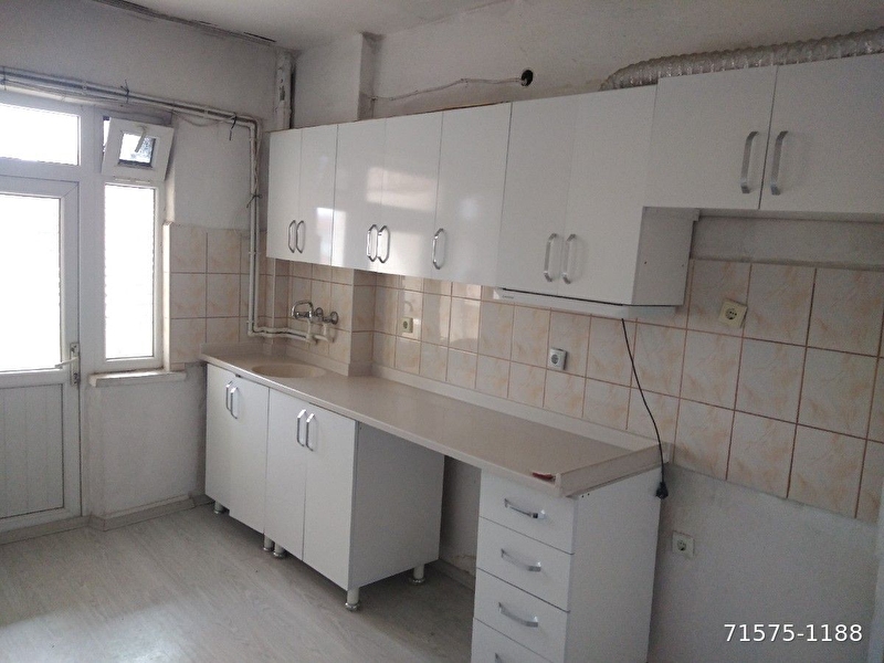 Asansörlü bi̇nada ara katta ön cephe 3+1 ki̇ralik dai̇re