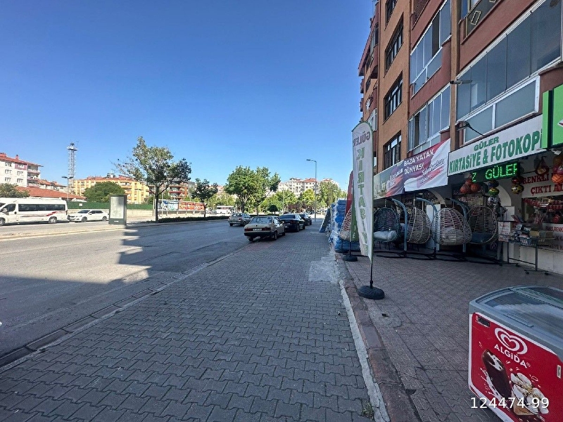 Cadde cepheli̇ depolu dükkan