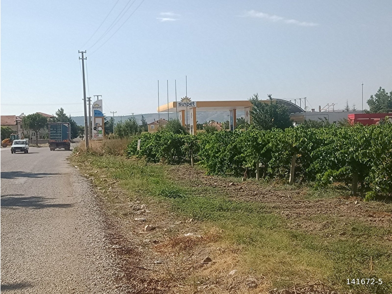 Bi̇zi̇m emlaktan kizilcasöğütte satilik ti̇cari̇ ni̇teli̇kli̇ tarla