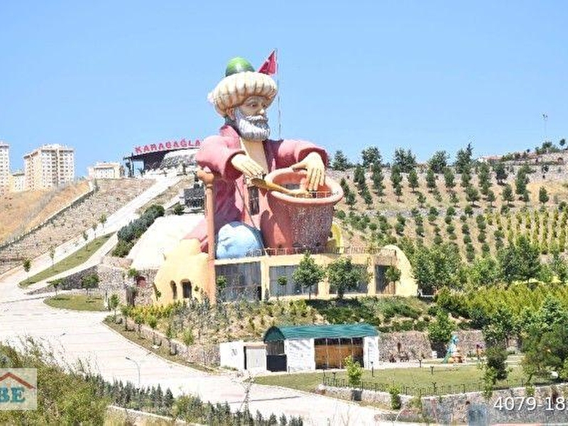 İzmi̇r çandarli li̇manina 2 km mesafede 4500m2 kapali alan müsadeli̇ arsa