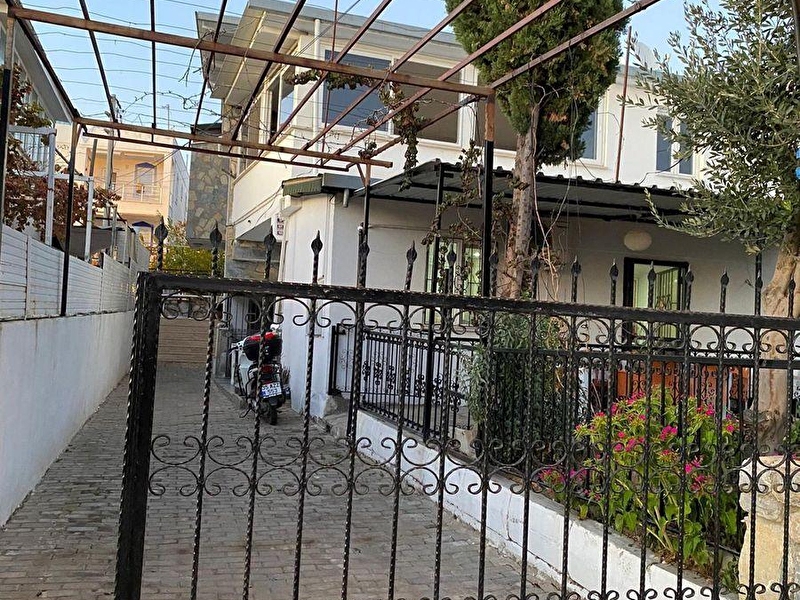 Bodrum konacıkta satılık 2+1 üst kat deniz manzaralı daire