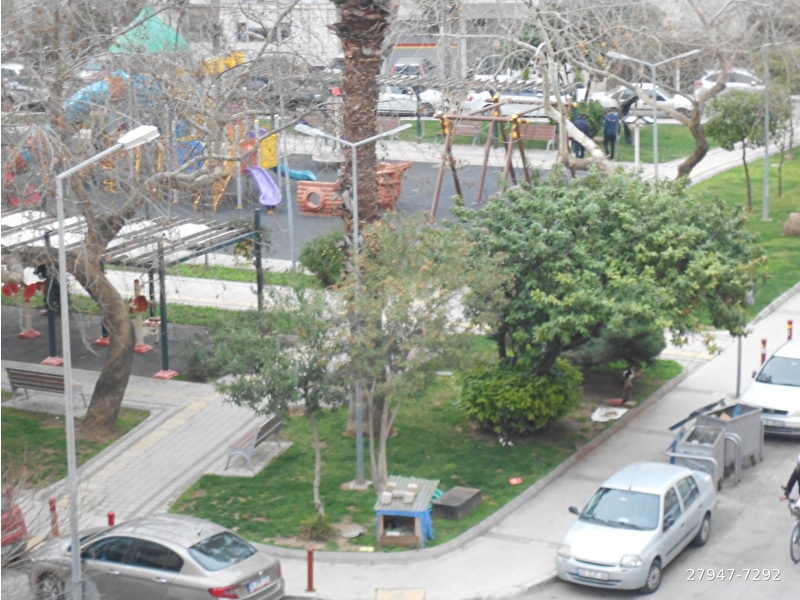 Üçkuyular metro -tramvay - i̇sti̇nye park yakini 3+1 dai̇re