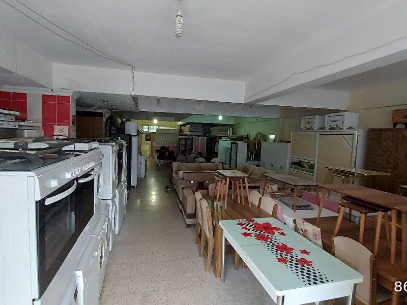 Tuzluçayir'da 180mt2 + 30mt2 depolu dükkan
