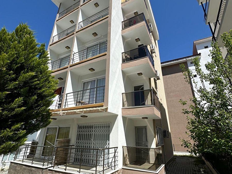Kuşadası merkeze yakın tek blokta ara kat asansörlü daire