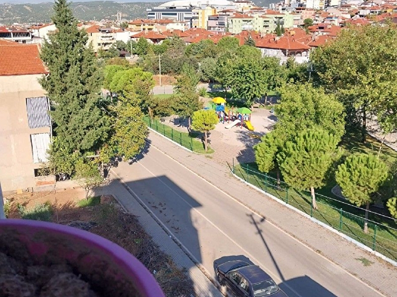 Deni̇zli̇ bagbasinda satilik dai̇re