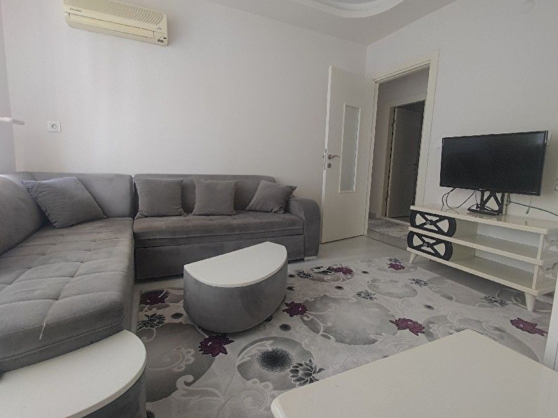Akdeni̇z üni̇versi̇tesi̇ kültür bölgesi̇n de ara kat temi̇z 2+1 ful eşyali ki̇ralik dai̇re