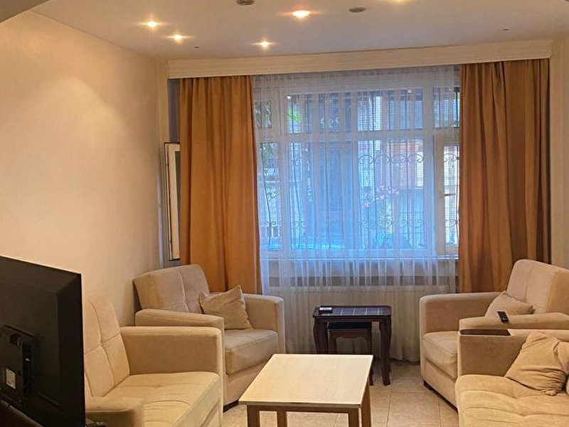 Şişli harbiye‘de düz giriş iki oda bir salon eşyalı temiz daire