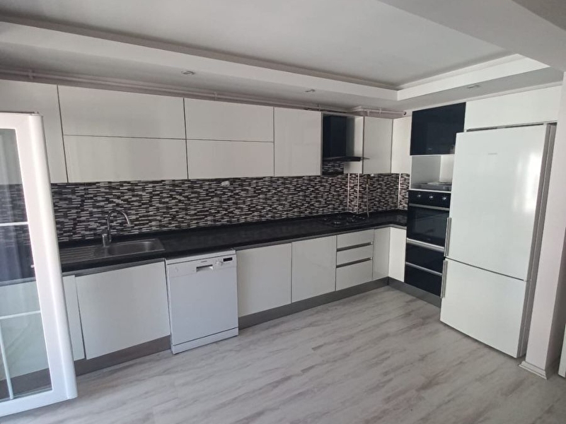 Vi̇şneli̇k mahallesi̇ dede korkut parki karşisi satilik 3+1 dai̇re