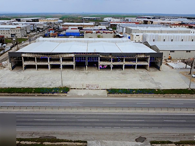 Tekirdağ'da e5 cepheli 3.600 m2 kapalı alanlı satılık depo