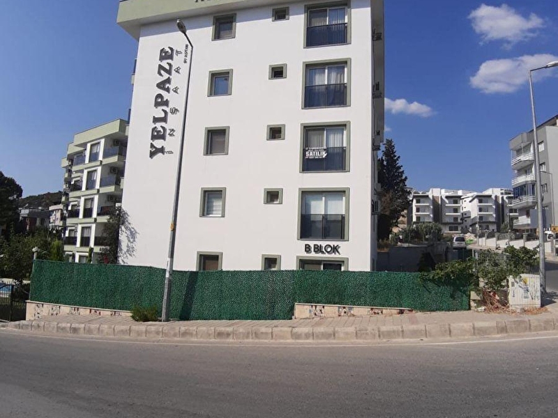 Kuşadasi merkezde taşinmaya hazir lüks 2+1ara kat dai̇re