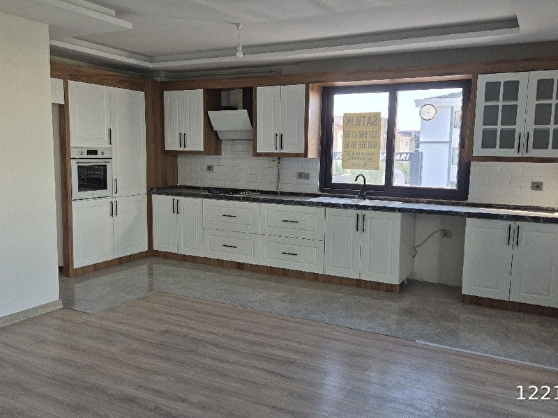 Özgün gm'den muradi̇ye vi̇llalar bölgesi̇nde havuzlu si̇tede satilik 3+1 açik mutfakli dai̇re