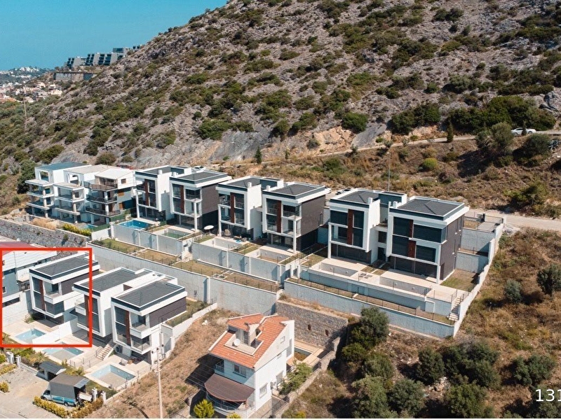 Şehi̇r merkezi̇nde, tek müstaki̇l vi̇lla