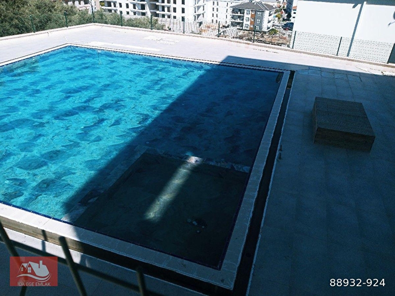 Okullara yürüme mesaafesi̇nde/su aritmasi olan/ 1+1 60 m2  deni̇z manzarali havuzlu